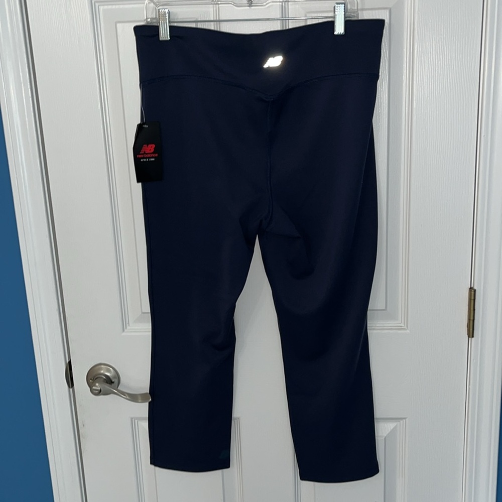 New balance leggings, navy blue extra large brand new never been worn - Picture 3 of 4